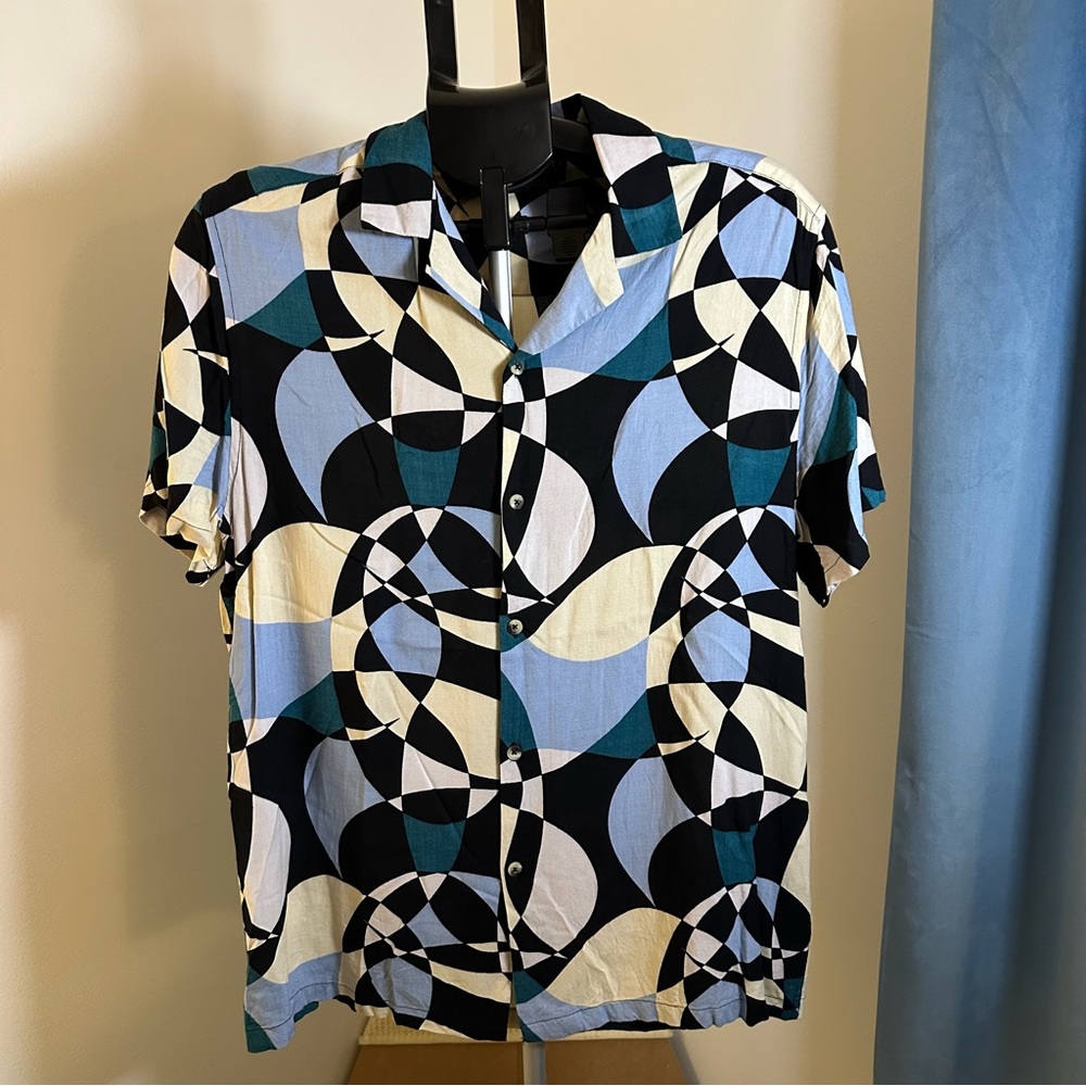 ASOS Design Button Down Revere Short Sleeve Shirt in Black/Cream/Blue Geo Print